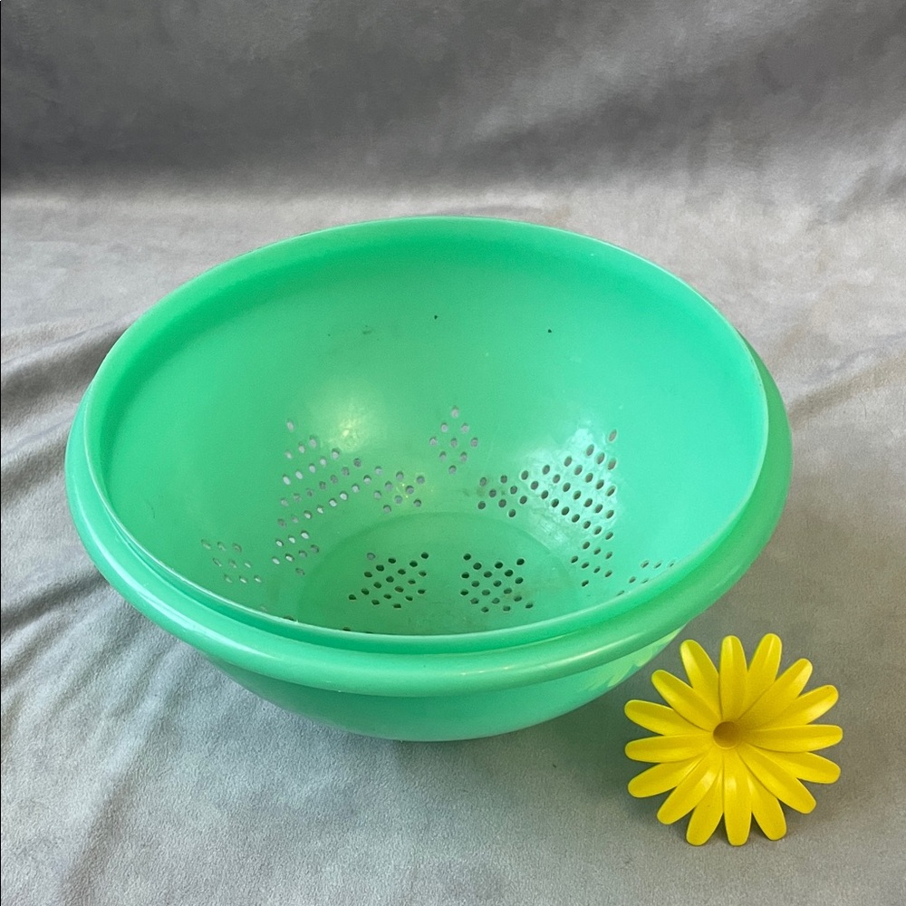 Tupperware Mint Green Strainer